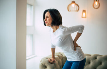 腰痛を劇的に改善させ、治す運動３選